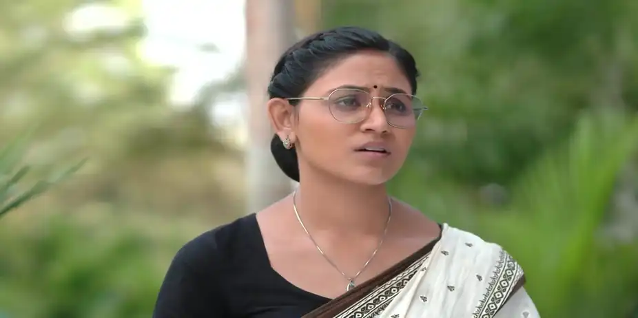 Priya Questions a Man - Suna Jhia