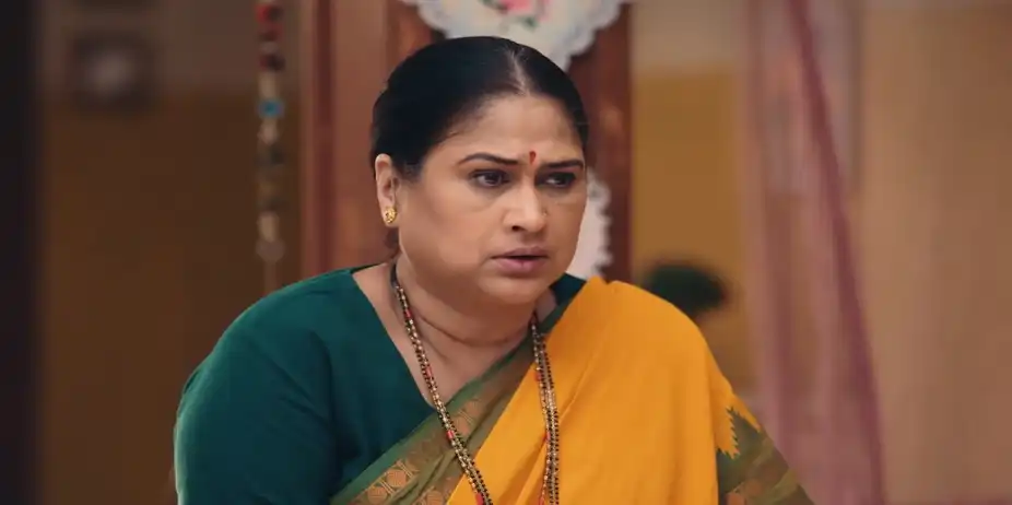 Lakshmi Slaps Santosh - Lakshmi Niwas