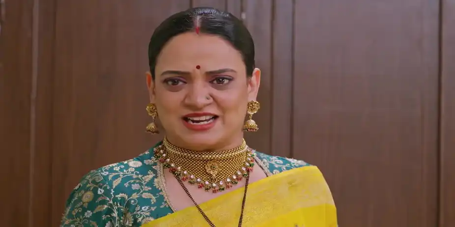 Manjiri Hides Meera Inside a Cupboard - Tula Japnar Aahe