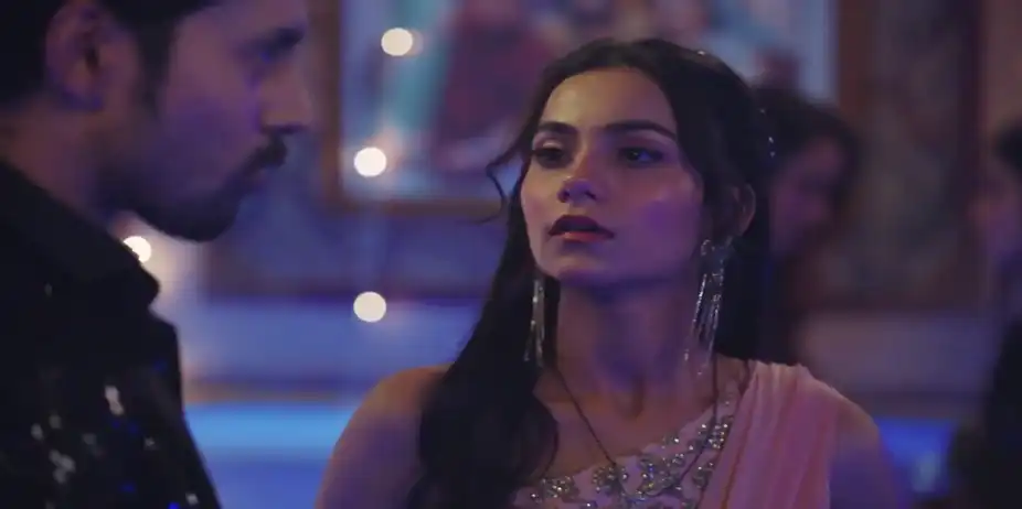 Pratik Praises Divya at the Party - Jaane Anjaane Hum Mile