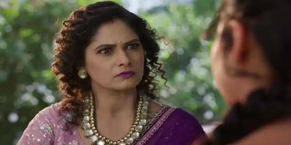 Sarika Gets Trapped in Vasudha's Words - Vasudha