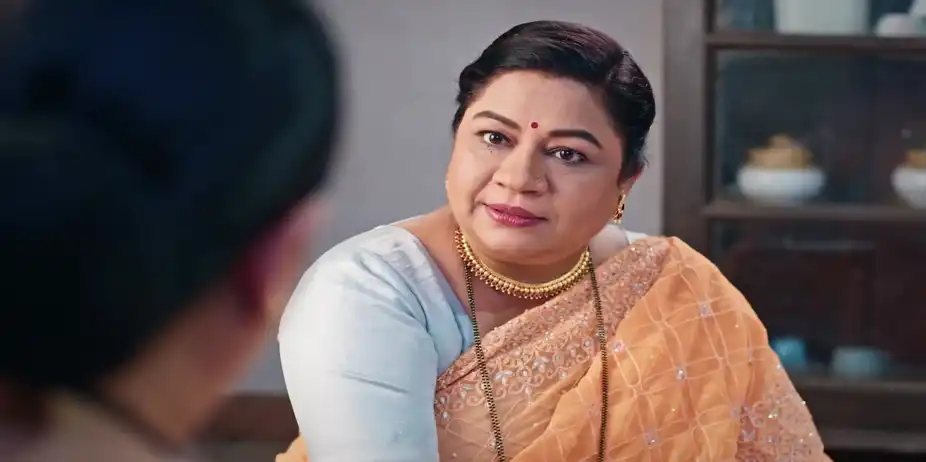 Rekha Refuses to Host Taarini and Kedar - Taarini