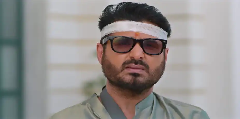 Chanda Tries to Impress Chandrakant - Saru