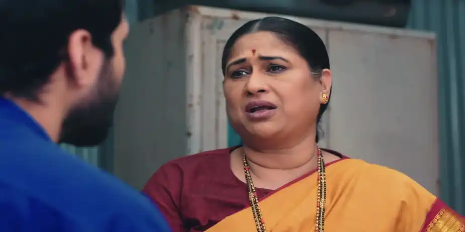 Lakshmi Supports Bhavna and Siddhiraj - Lakshmi Niwas