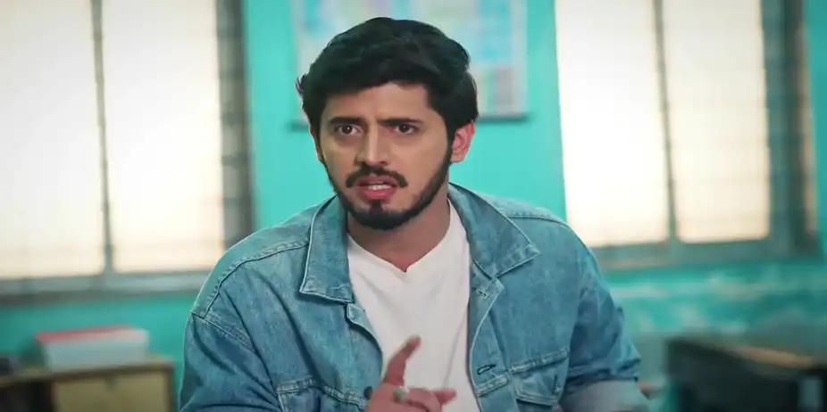 Ravi Reveals His Plan To an Unconscious Shrikant - Lakshmi Niwas