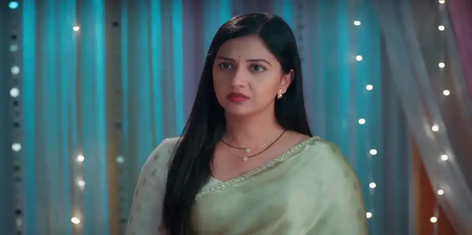 Samar Tries To Calm Adhira - Veen Doghatli Hi Tutena