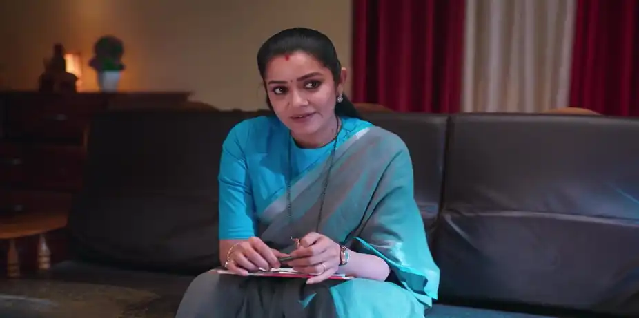 Bhoomika's Actions Amuse Malli - Amruthadhaare