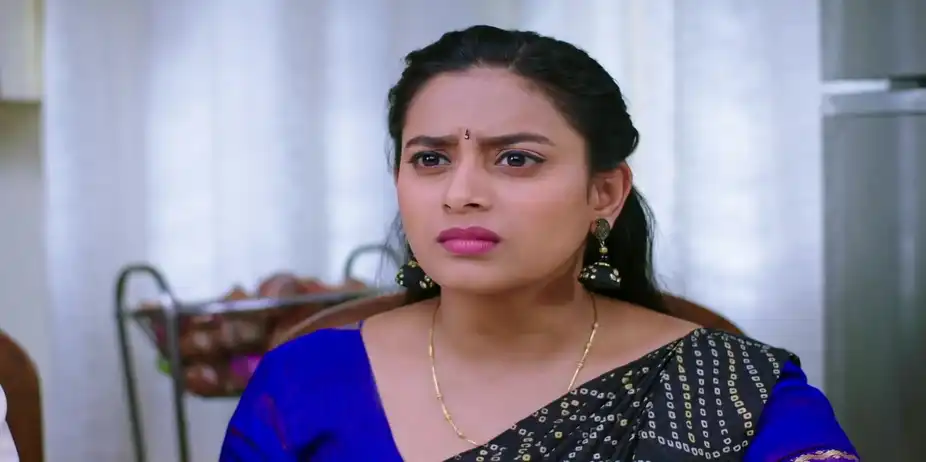 Indira's Blame on Varalakshmi Stuns Varada - Shravani Subramanya