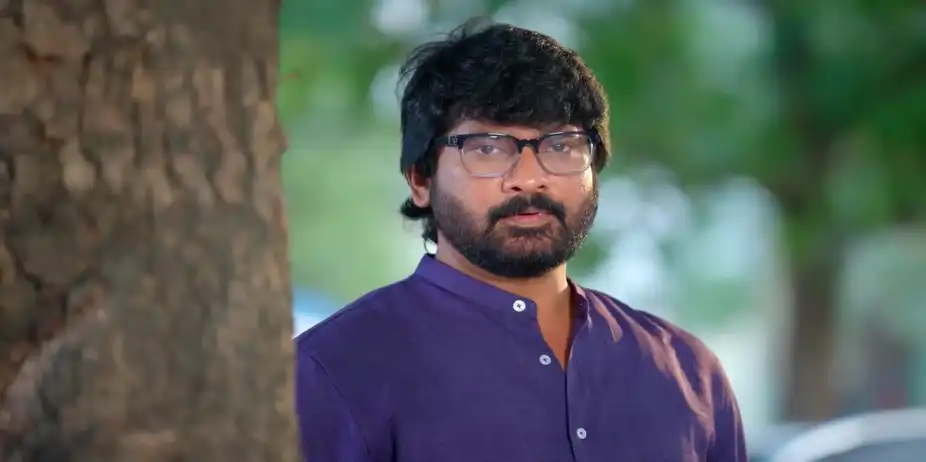 Cheziyan Tries to Divert Monica - Ayali
