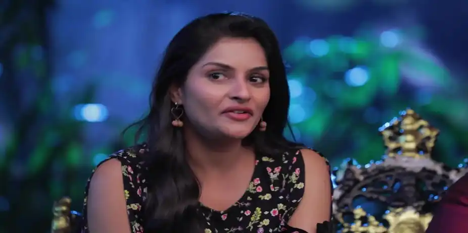 Mithra Claims Her Love for Aadhi - Idhayam