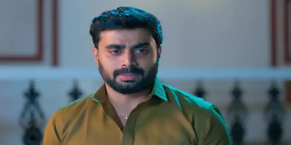 Raghavan Decides to Leave the House - Veera