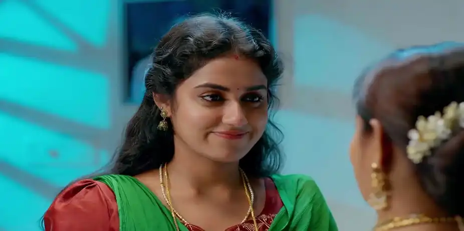 Padmini Has a Word with Radhika - Snehapoorvam Shyama