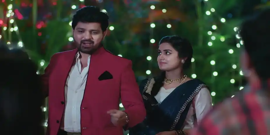 Radhika Is Asked to Sing at a Function - Snehapoorvam Shyama