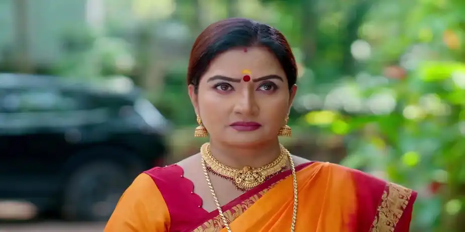 Yashodha Pleads with Padmini - Snehapoorvam Shyama