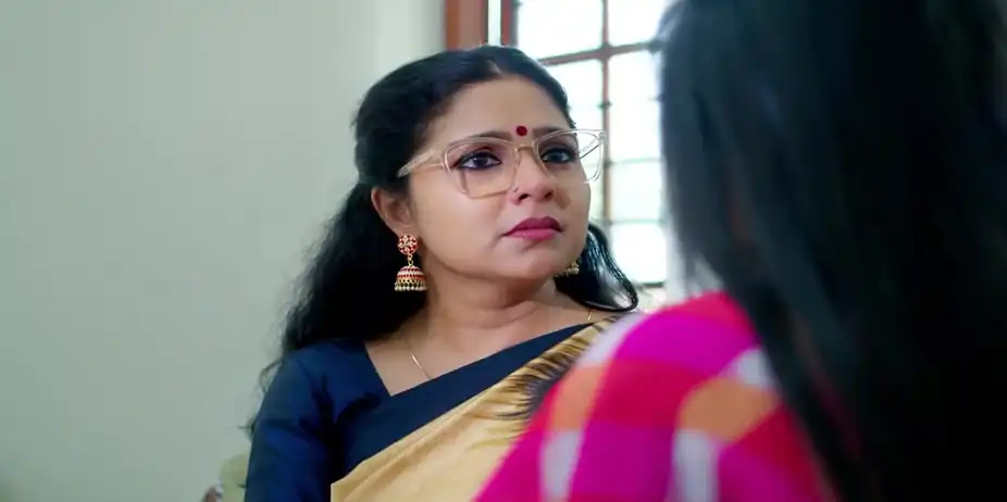 Rithika Tells Padmavathy about Ambika - Akale