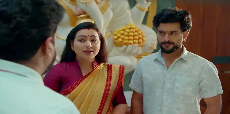 Jayan Lies to Ambika - Akale