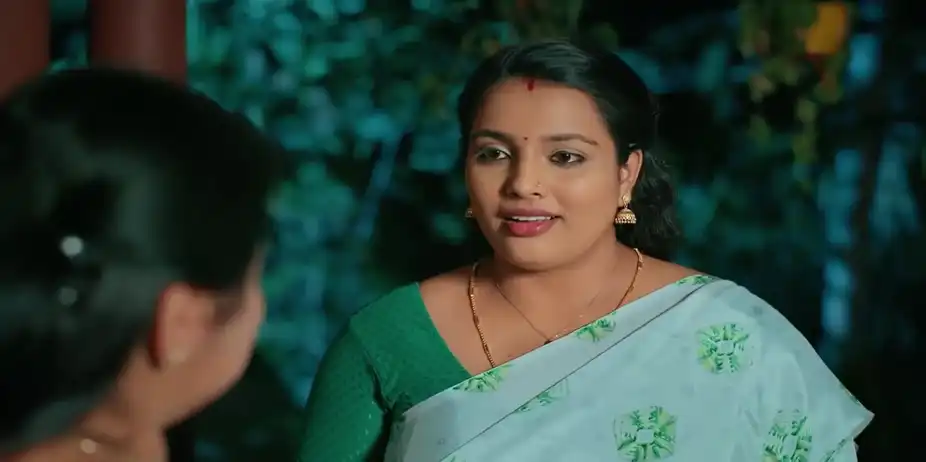 Radha Tells Priya about Meeting Venu - Akale