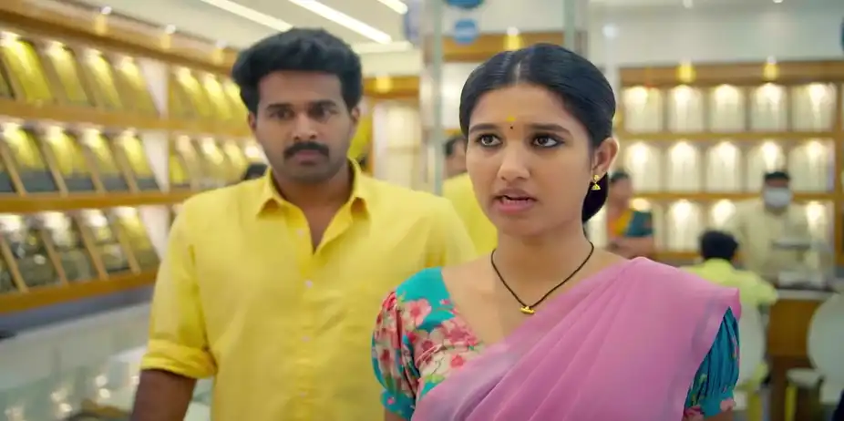 Mahi Takes Kalyani to a Jewellery Store - Chembarathy
