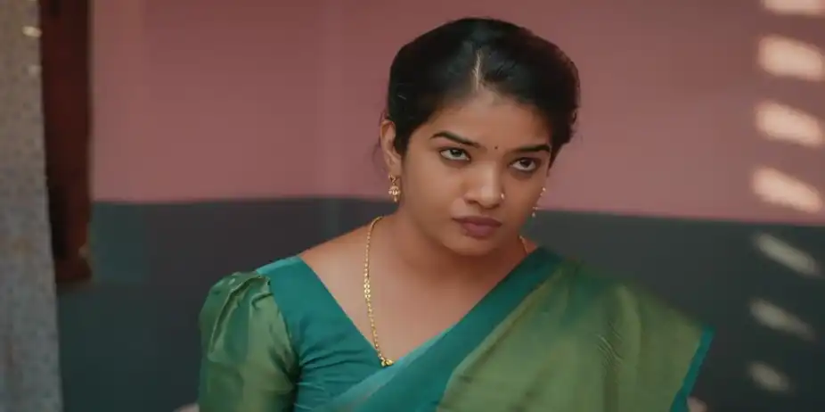 Vandana Gives a Piece of Her Mind to Prakash - Manathe Kottaram