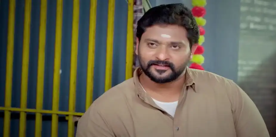 Karthikeyan and Revathi Visit the Temple - Karthigai Deepam