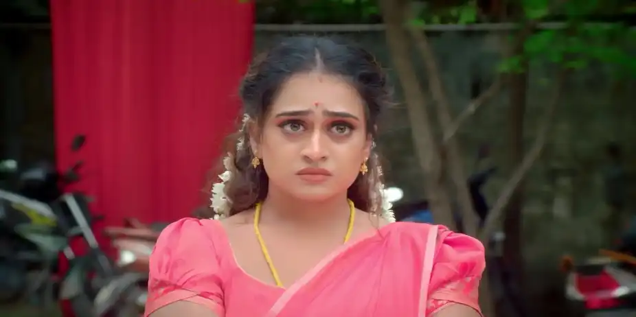 Karthikeyan Sets a Task for Illairaja - Karthigai Deepam