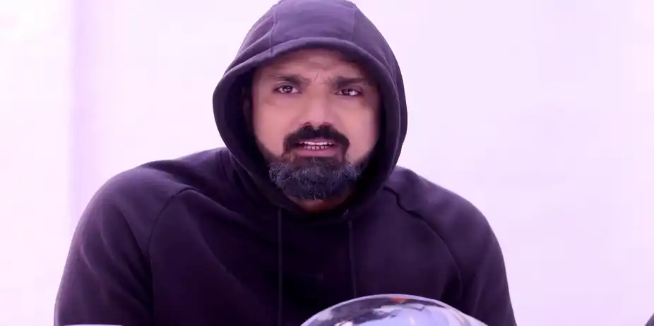 Mahagouri Is Hit by Jay Jay's Men - Tui Amar Hero