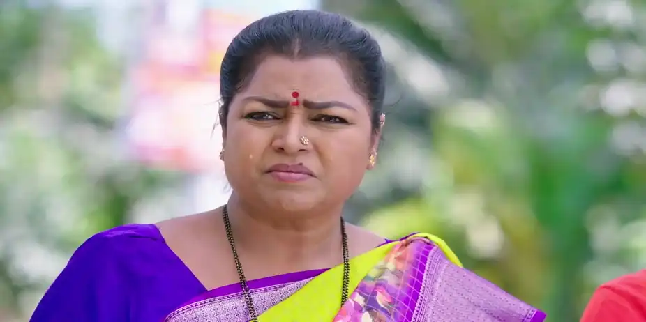 Varada Helps Vishalakshi and Dhanalakshmi - Shravani Subramanya