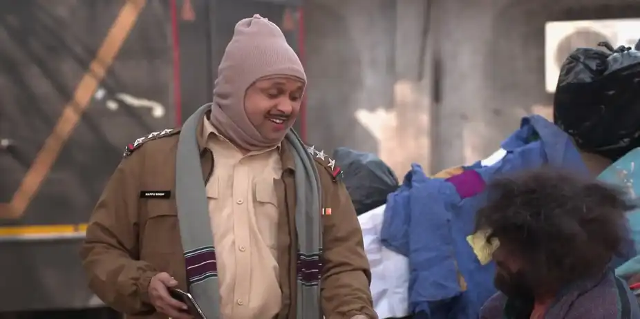 Happu Makes a Request to the Beggar - Happu Ki Ultan Paltan