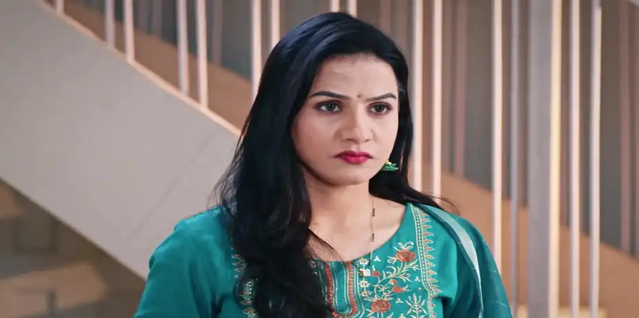 Kaushiki Gets Scared Seeing Ira Inside the Cupboard - Taarini