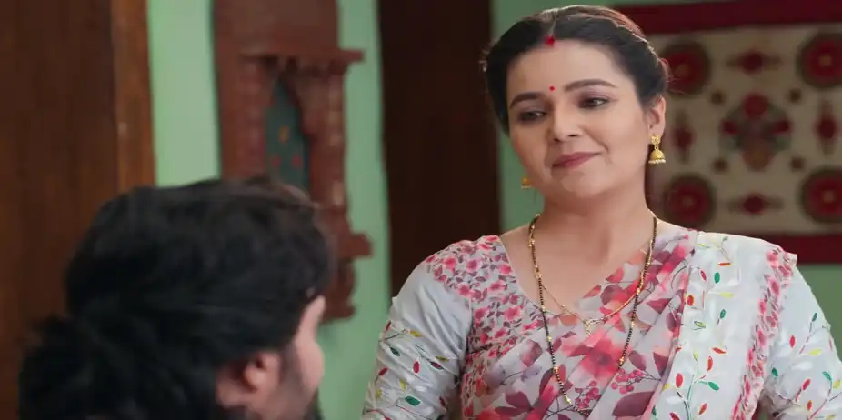 Lakshmi Gives Good News to the Family - Lakshmi Nivas