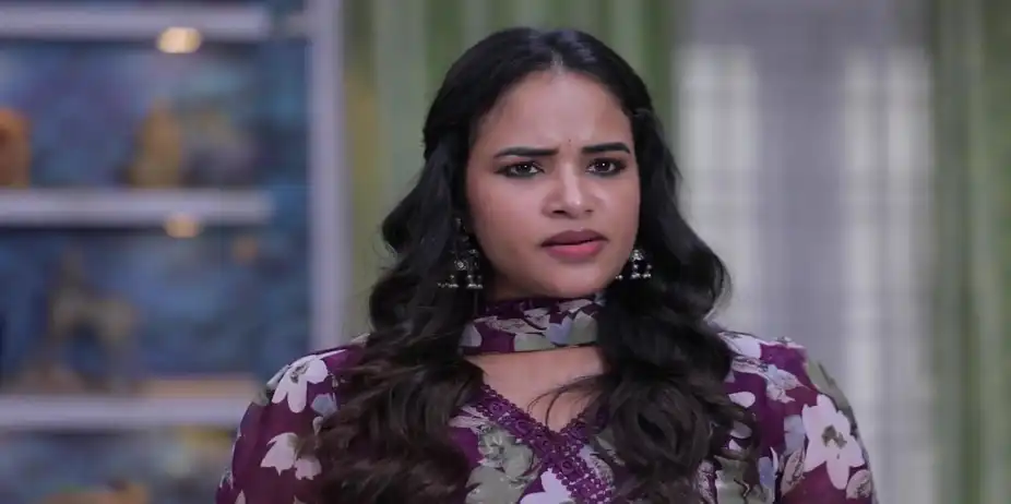 Nandini Scorns an Old woman - Idhayam