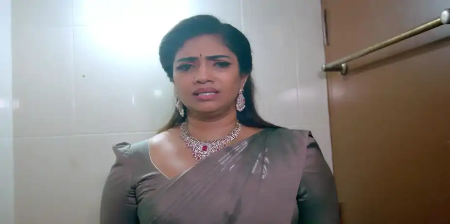 Chandrakala's Horrifying Experiences - Karthigai Deepam
