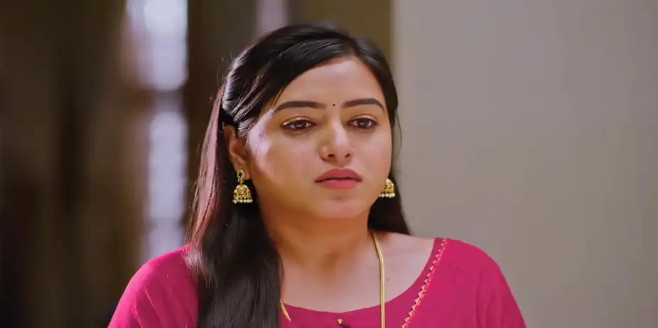 Saraswathyamma Lashes Out at Ambika - Akale