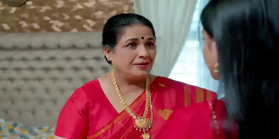 Rithika Questions Saraswathyamma - Akale