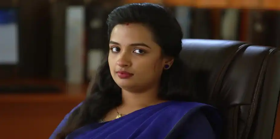 Vishnu Convinces Shalini - Kudumbashree Sharada