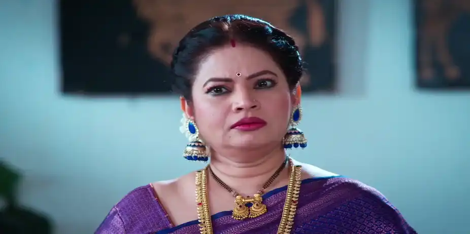 Bhairavi Suspects Aishwarya - Savalyachi Janu Savali