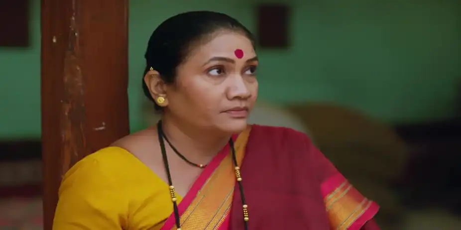 Lali Questions a Worried Gopal - Devmanus Madhla Adhyay