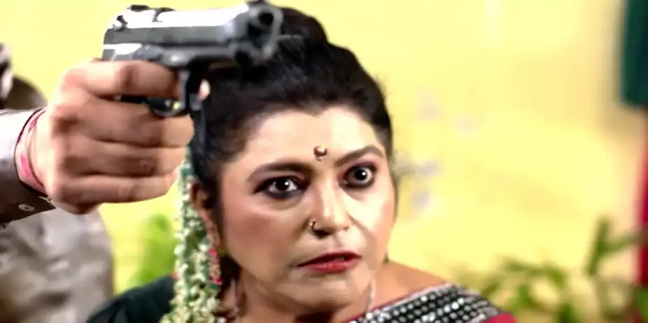 Aniket Rescues Shyamoli - Mana Rahigala Tumarithare