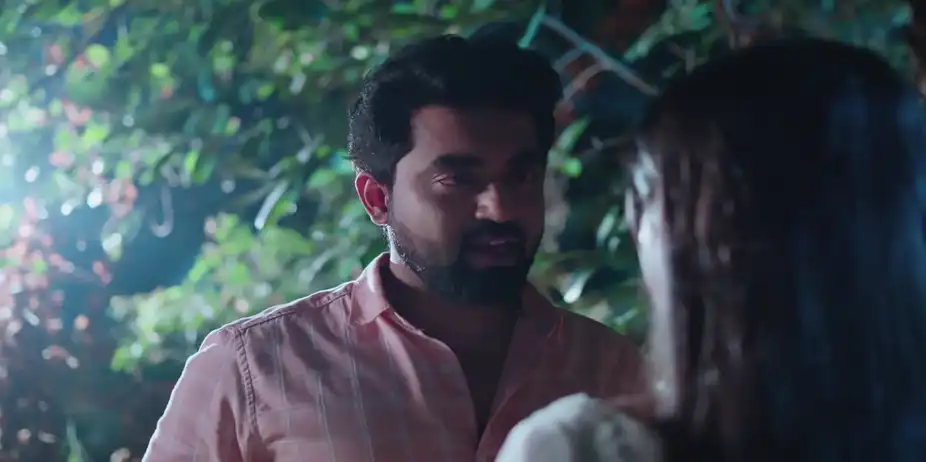 Raju and Rithika Share a Moment - Akale