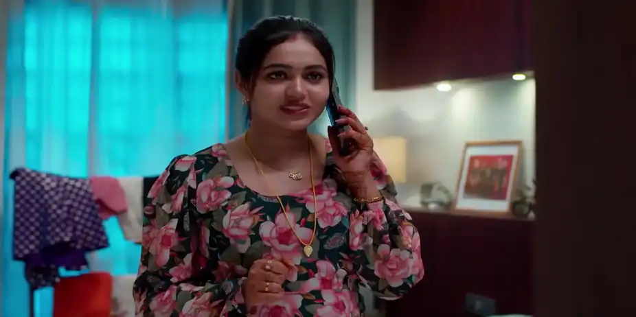 Vasumathi Advises Akshita - Durga