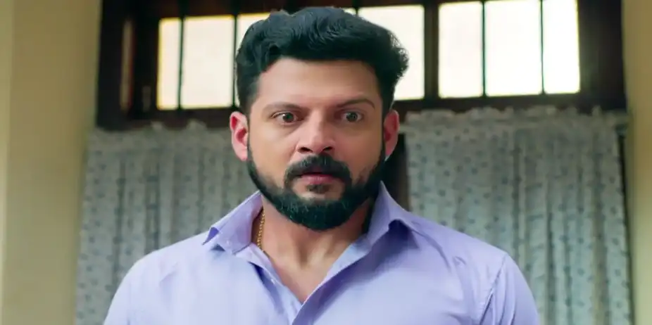 Vikram Hesitates to Kill Achamma- Manathe Kottaram
