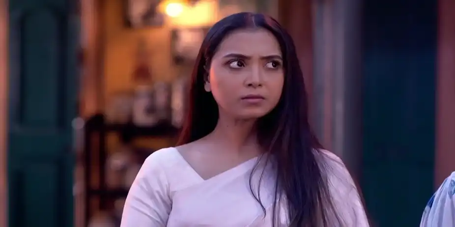 Ratna Taunts Parvati - Amader Dadamoni