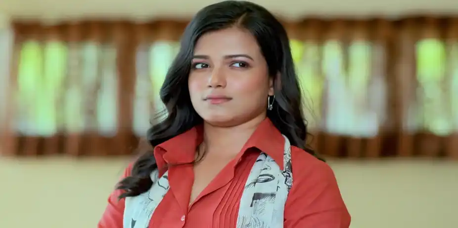 Ayushman Rushes Out to Save Kusum - Kusum