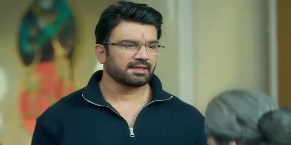 Gayatri Gets Emotional after Seeing Aryavardhan Safe - Tumm Se Tumm Tak