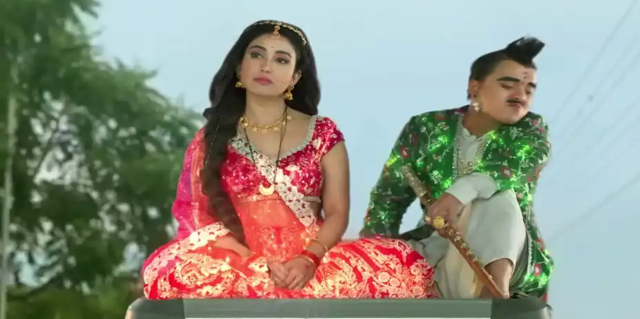 Latika and Lattu Set Out for Their Family Deity Temple - Gharwali Pedwali
