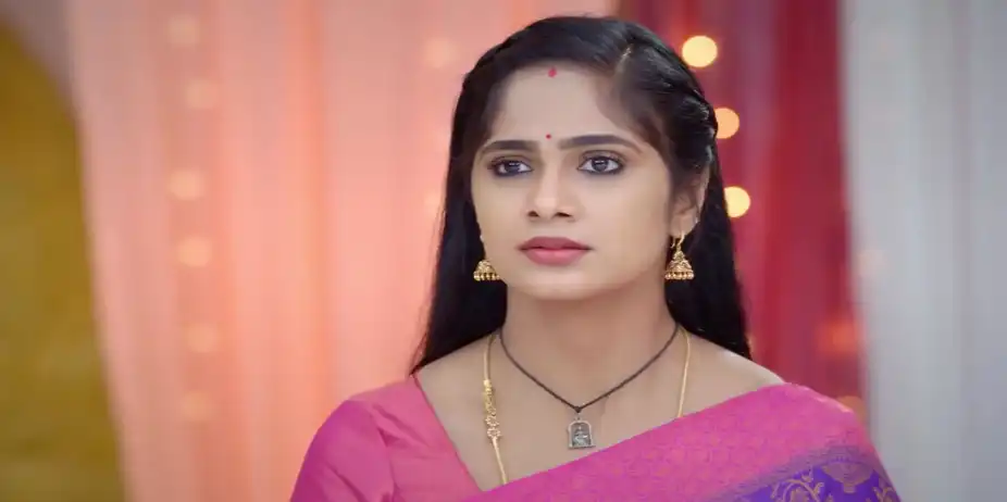 Rithika Causes a Commotion - Ayali