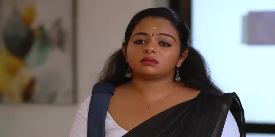 Razzak Alerts Shalini about Reshma - Kudumbashree Sharada
