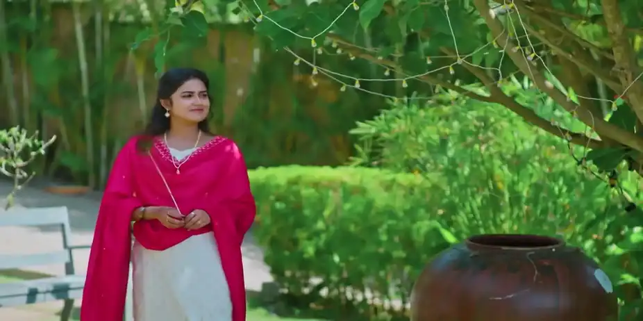 The Resort Staff Has a Word with Varun - Snehapoorvam Shyama