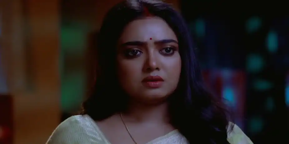 Parvati Treats a Sick Subudhi - Amader Dadamoni