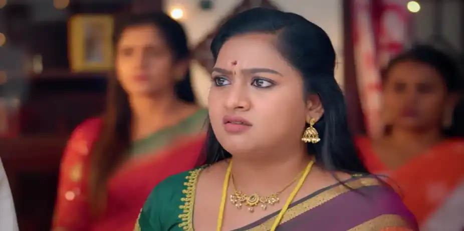 Indhu is Happy for Deepa - Chinnan Siru Kiliye